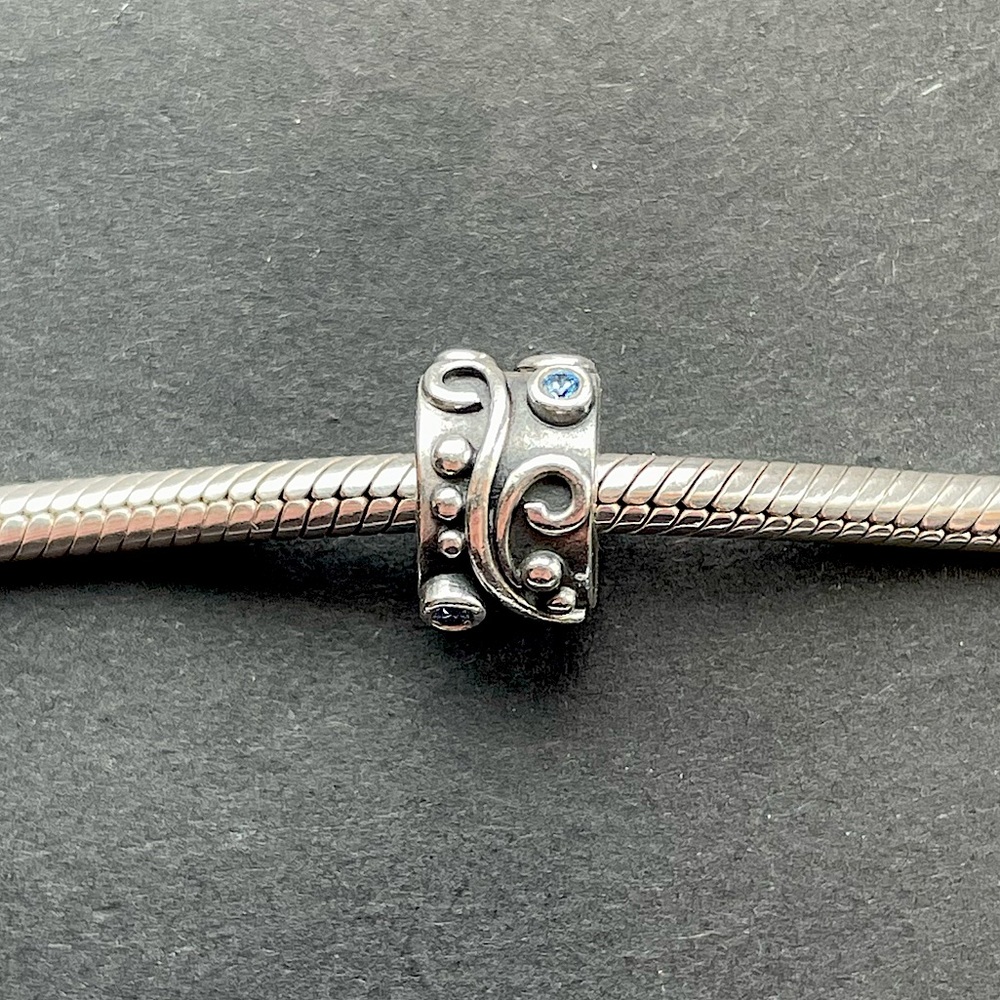 Pandora Tendril Blue clip style 790380CZB